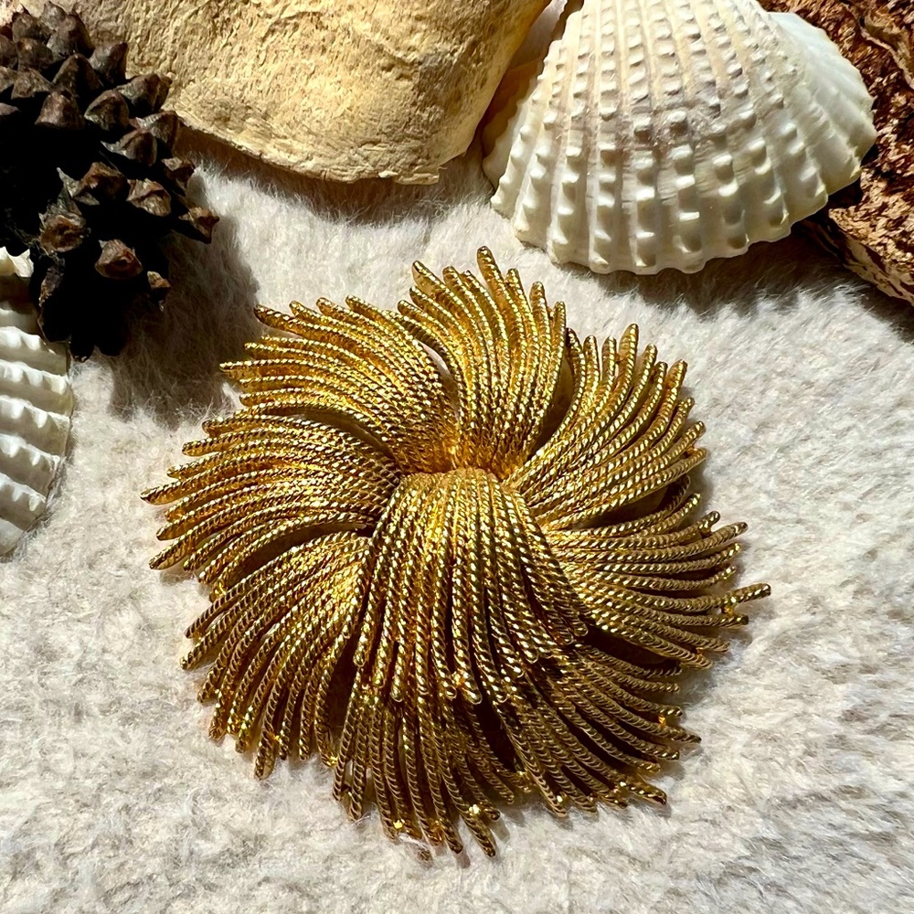 Vintage✨ Monet 1960s Leroy Miozzi BOOK PIECE Classic Knotted Tassel Brooch